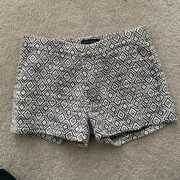 Banana Republic Pants - Banana Republic 0 Shorts Black and White Diamonds